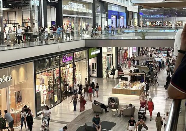 Centro comercial en Sevilla con tiendas que venden tinta y tóner de impresora