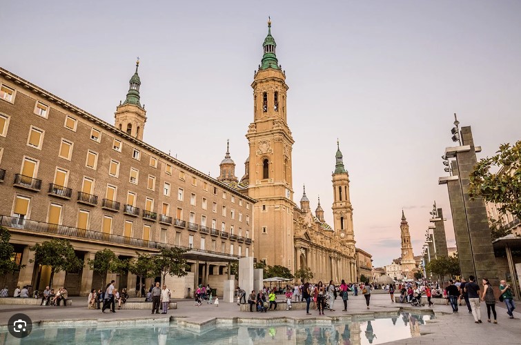 Basílica de Nuestra Señora del Pilar en Zaragoza, una ciudad con opciones de tiendas para comprar tinta y tóner de impresora